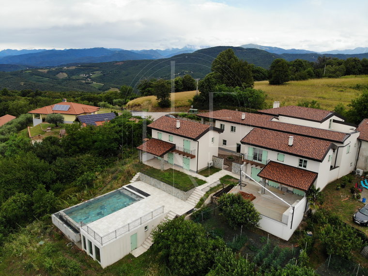 Lokacija: Goriška, Brda, Vrhovlje pri Kožbani