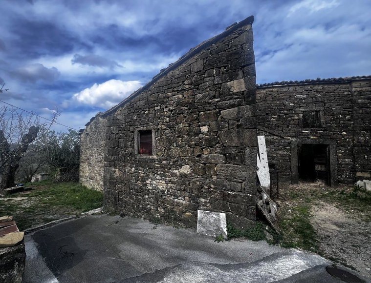Lokacija: Obalno - kraška, Koper, Butari