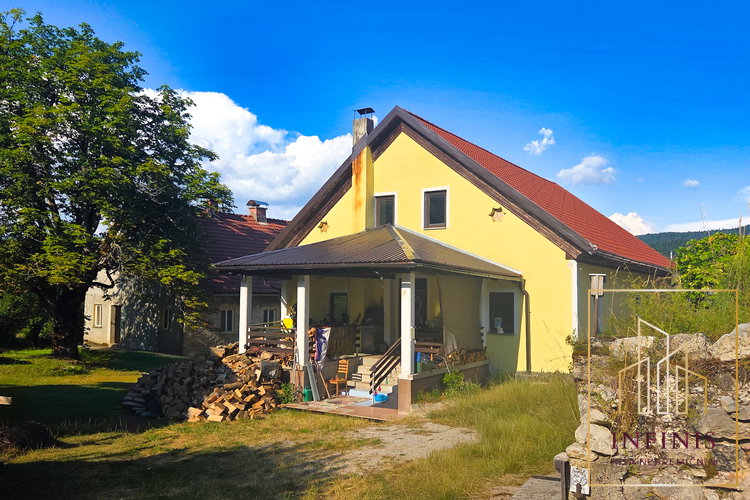 Lokacija: Jugovzhodna Slovenija, Loški Potok, Trava