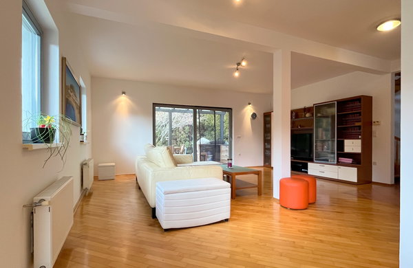 Lokacija: Ljubljana okolica, Komenda, Gmajnica