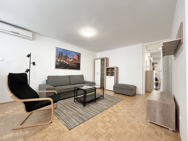 Lokacija: Ljubljana mesto, Center, Center