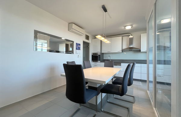 Lokacija: Obalno - kraška, Izola, Livade