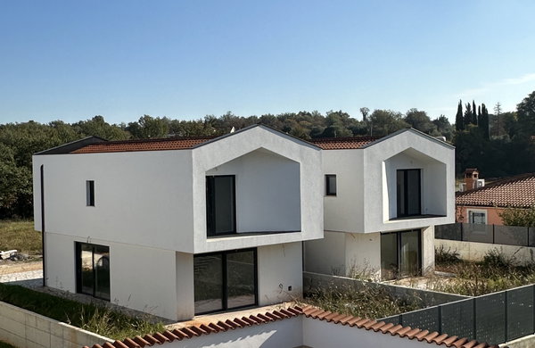 Lokacija: Hrvaška, Istarska županija, Buje, Kaštel