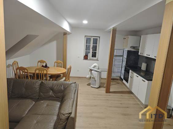 Lokacija: Gorenjska, Kranj, Hrastje