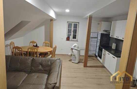 Lokacija: Gorenjska, Kranj, Hrastje