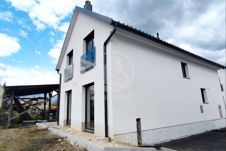 Lokacija: Ljubljana okolica, Komenda, Moste