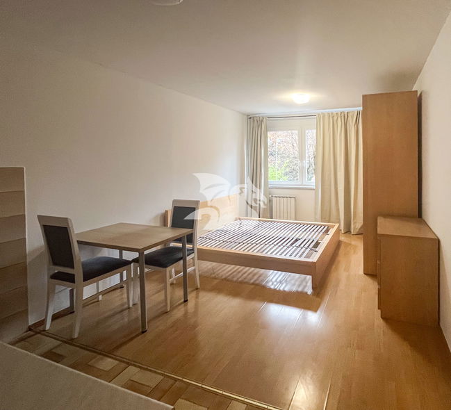 Location: Ljubljana, Bežigrad, Bratovševa ploščad