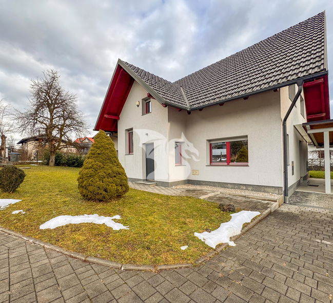 Lokacija: Ljubljana, Šiška, Šmartno pod Šmarno goro