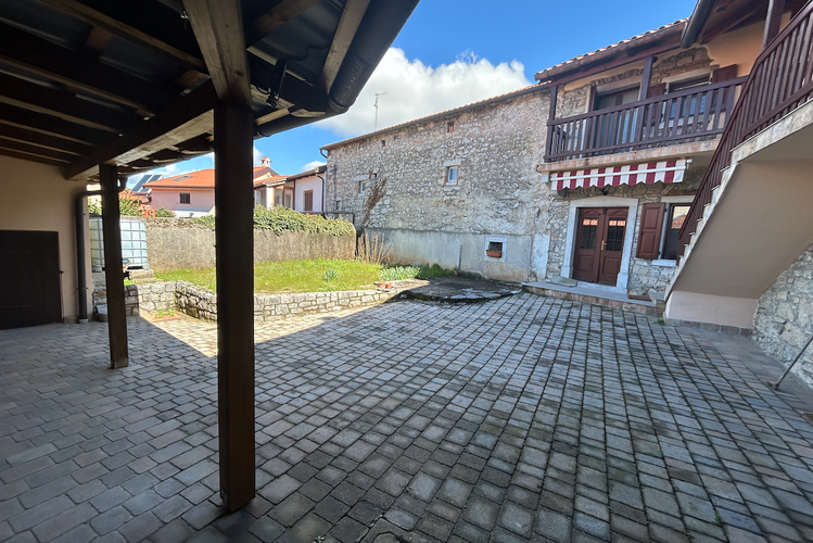 Location: Obalno - kraška, Sežana