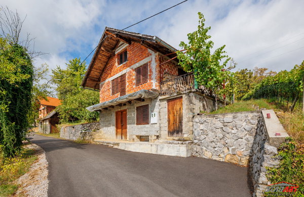 Lokacija: Jugovzhodna Slovenija, Črnomelj, Naklo
