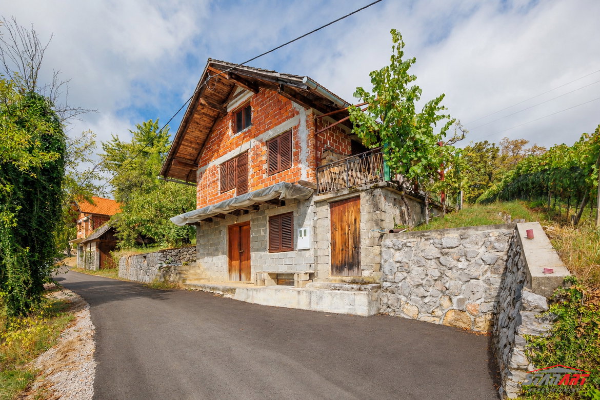Nepremičnina: Prodaja, Počitniški objekt, Vikend Lokacija: Jugovzhodna Slovenija, Črnomelj, Naklo
