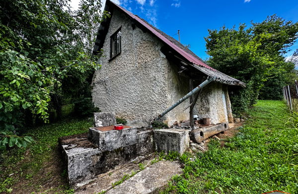 Lokacija: Jugovzhodna Slovenija, Metlika, Hrast pri Jugorju