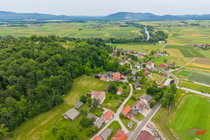 Nepremičnina: Prodaja, Hiša, Dvostanovanjska Lokacija: Jugovzhodna Slovenija, Metlika, Podzemelj