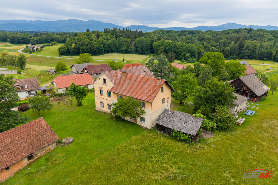Nepremičnina: Prodaja, Hiša, Dvostanovanjska Lokacija: Jugovzhodna Slovenija, Metlika, Podzemelj