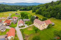 Nepremičnina: Prodaja, Hiša, Dvostanovanjska Lokacija: Jugovzhodna Slovenija, Metlika, Podzemelj