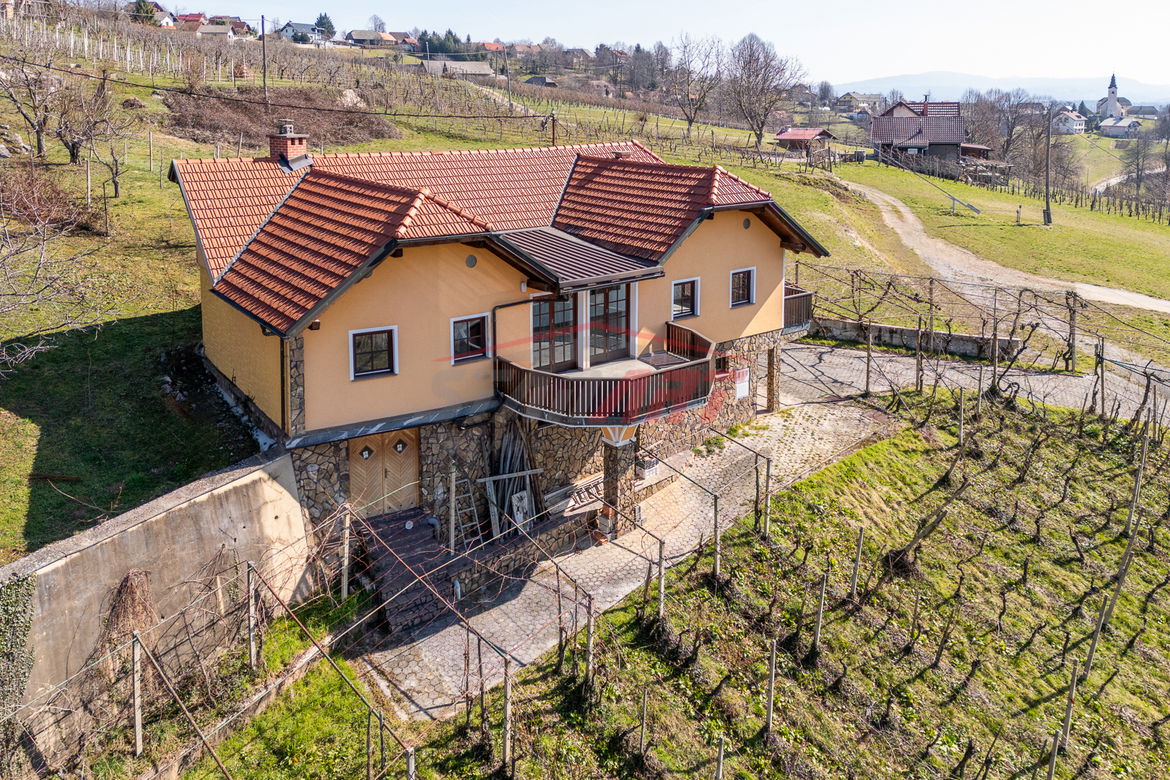 Lokacija: Jugovzhodna Slovenija, Semič, Praproče