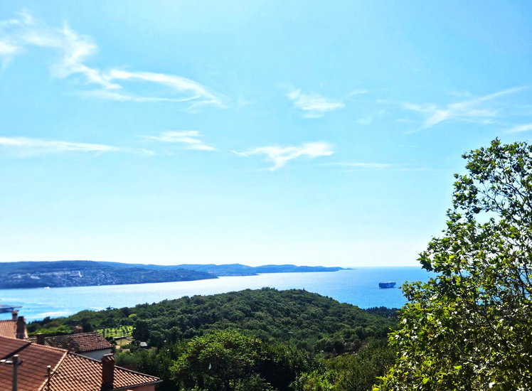 Lokacija: Obalno - kraška, Koper, Hrvatini