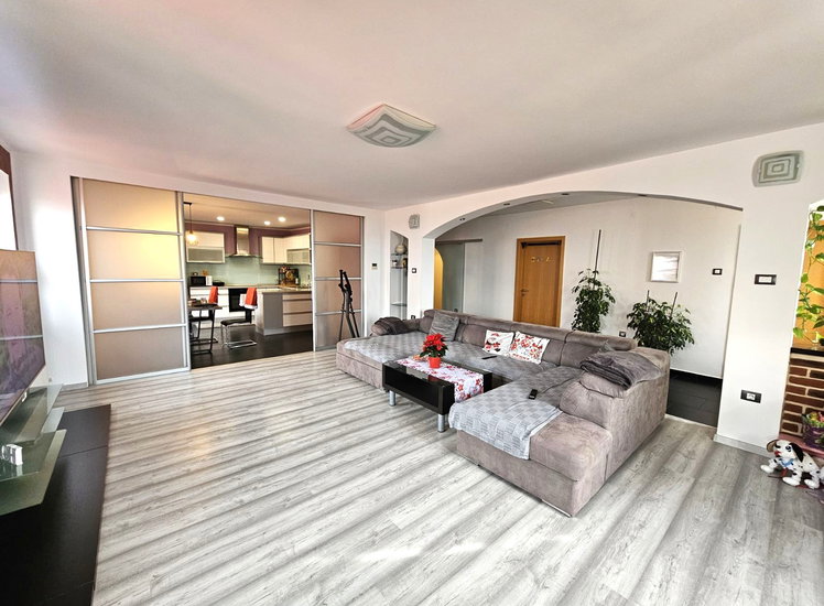 Lokacija: Obalno - kraška, Koper, Hrvatini