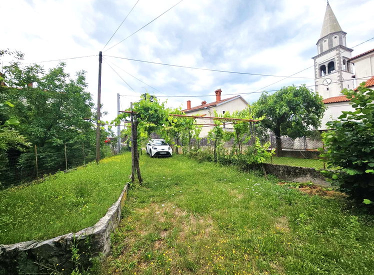 Lokacija: Obalno - kraška, Komen, Gorjansko