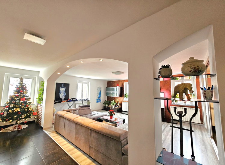 Lokacija: Obalno - kraška, Koper, Hrvatini