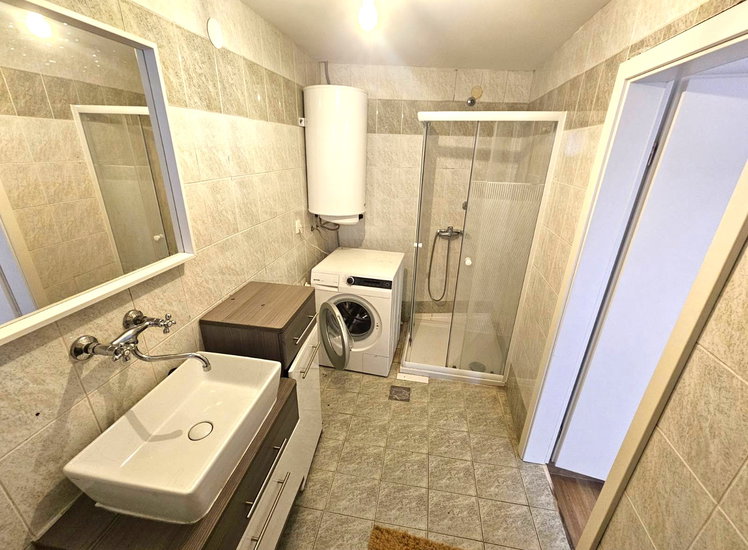 Lokacija: Obalno - kraška, Koper, Koštabona