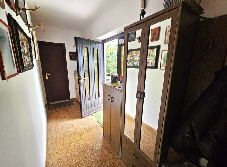 Lokacija: Obalno - kraška, Komen, Gorjansko