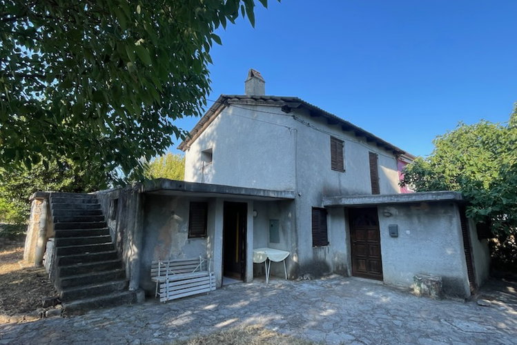 Lokacija: Hrvaška, Istarska županija, Buje, Kaštel