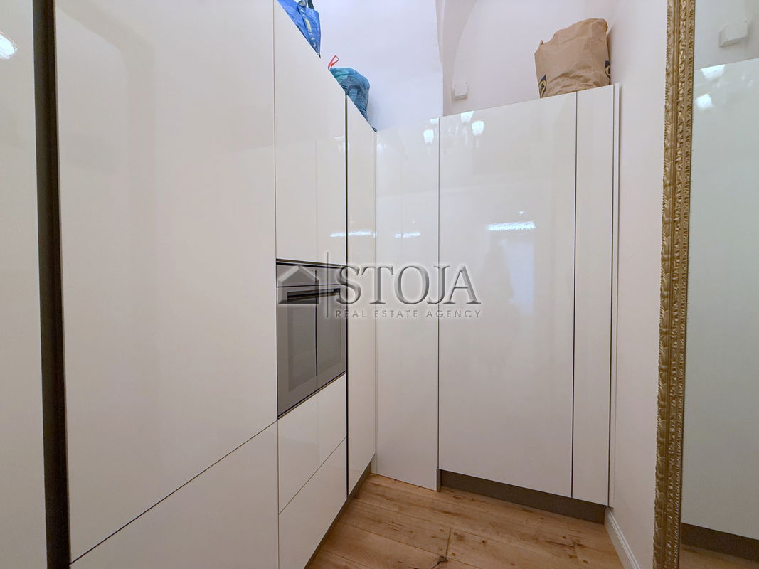 Lokacija: Ljubljana mesto, Center, Center