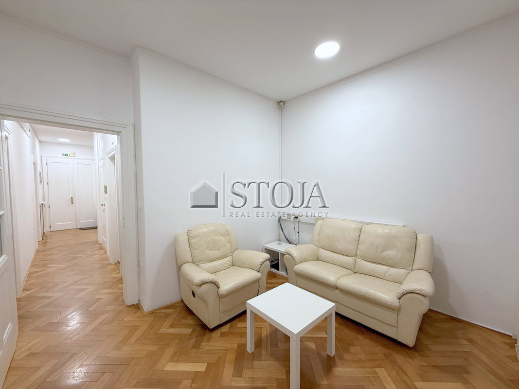 Lokacija: Ljubljana mesto, Center, Center