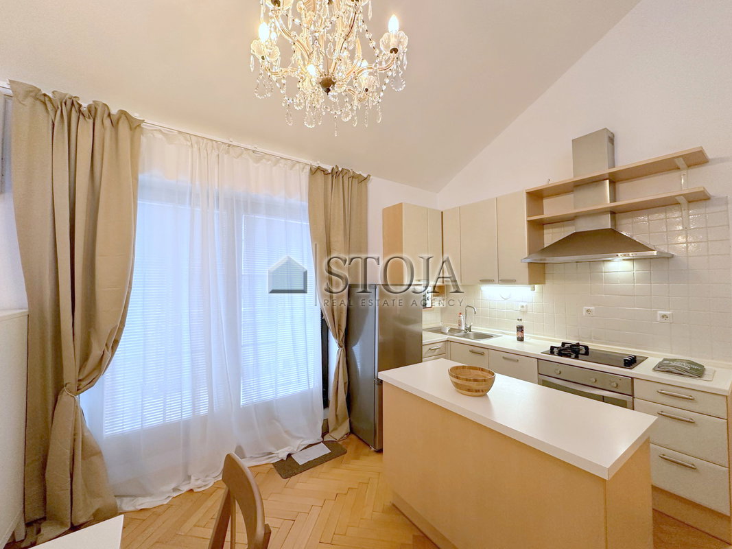 Location: Ljubljana mesto, Center, Center