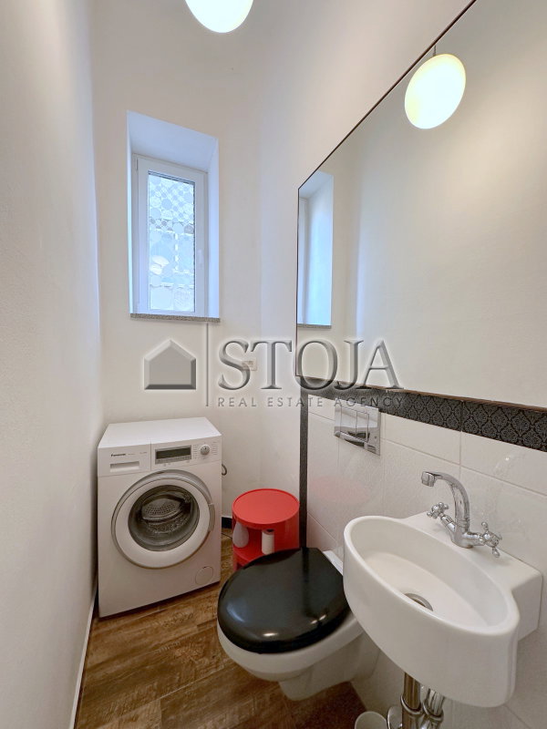 Location: Ljubljana mesto, Center, Center