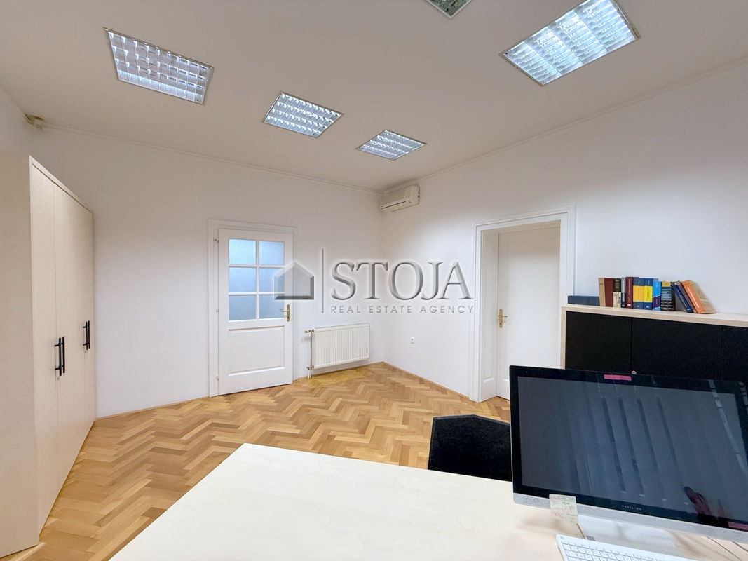 Lokacija: Ljubljana mesto, Center, Center