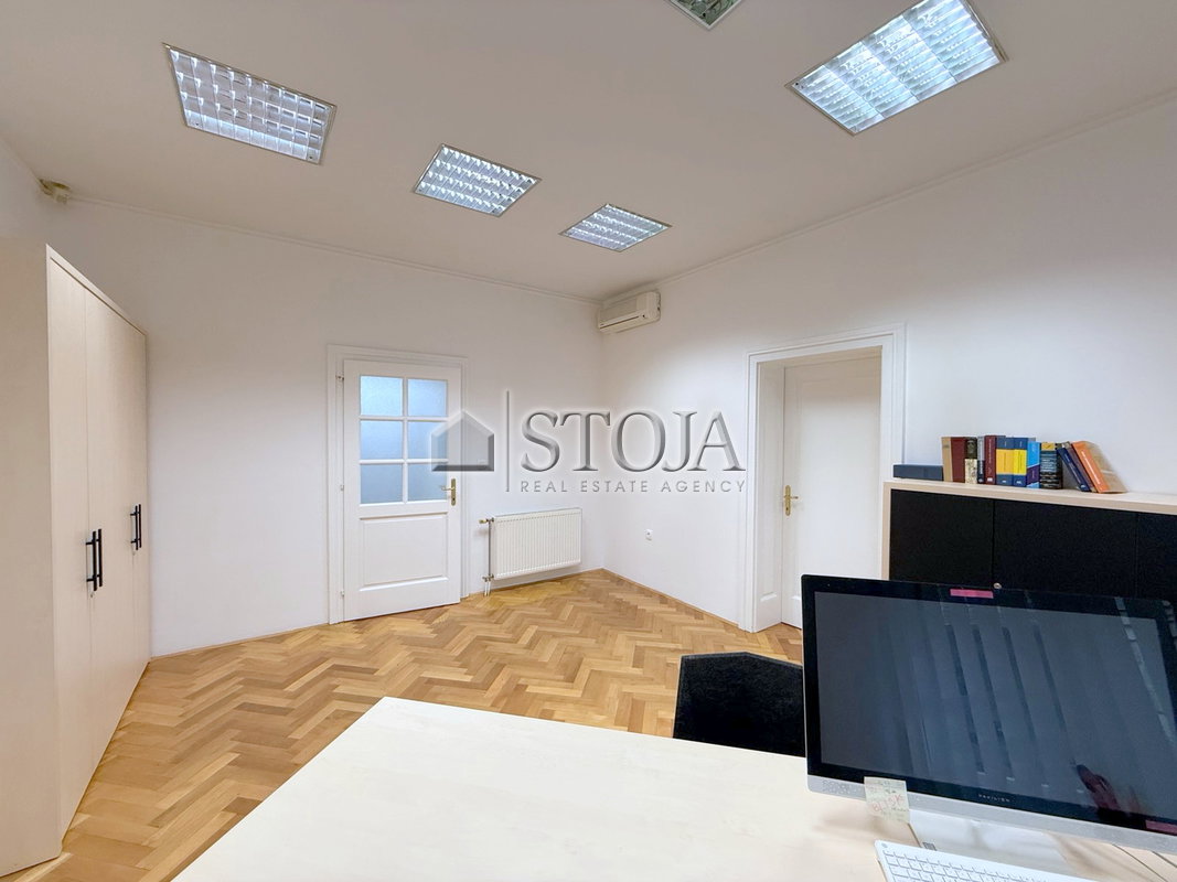 Lokacija: Ljubljana mesto, Center, Center