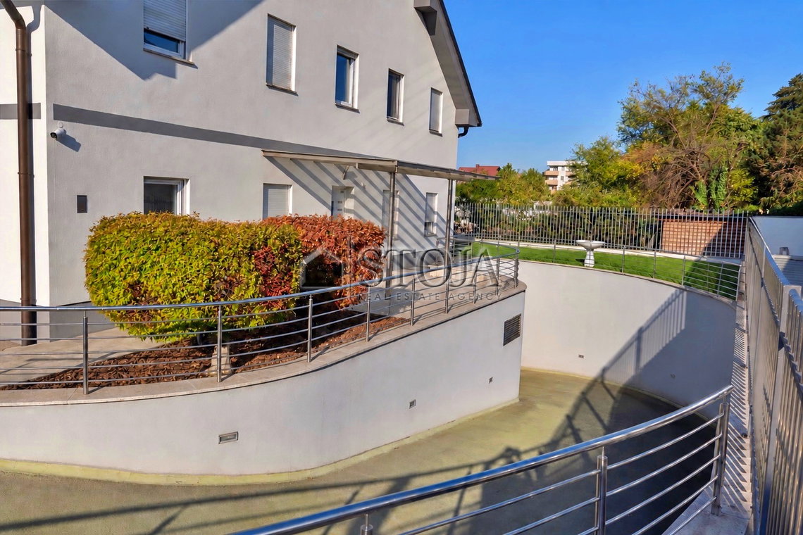 Lokacija: Ljubljana mesto, Center, Center