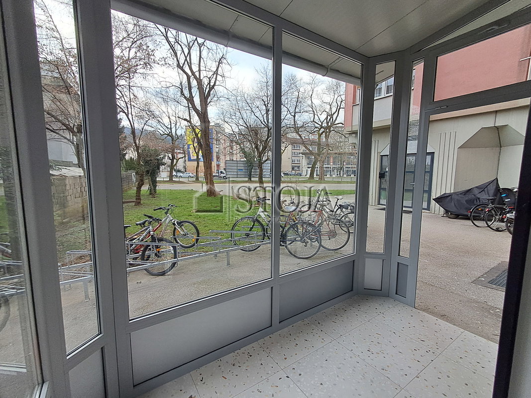 Lokacija: Ljubljana mesto, Šiška, Šiška