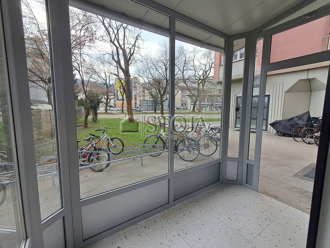 Lokacija: Ljubljana mesto, Šiška, Šiška