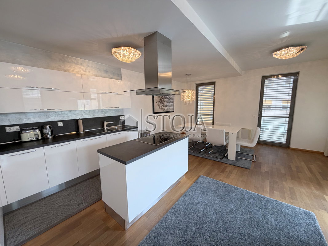 Lokacija: Ljubljana mesto, Center, Center