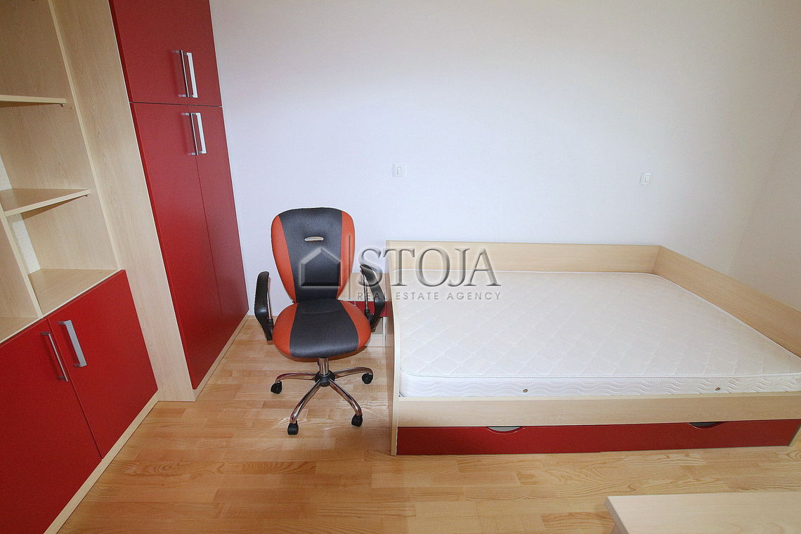 Lokacija: Ljubljana mesto, Bežigrad, Stožice