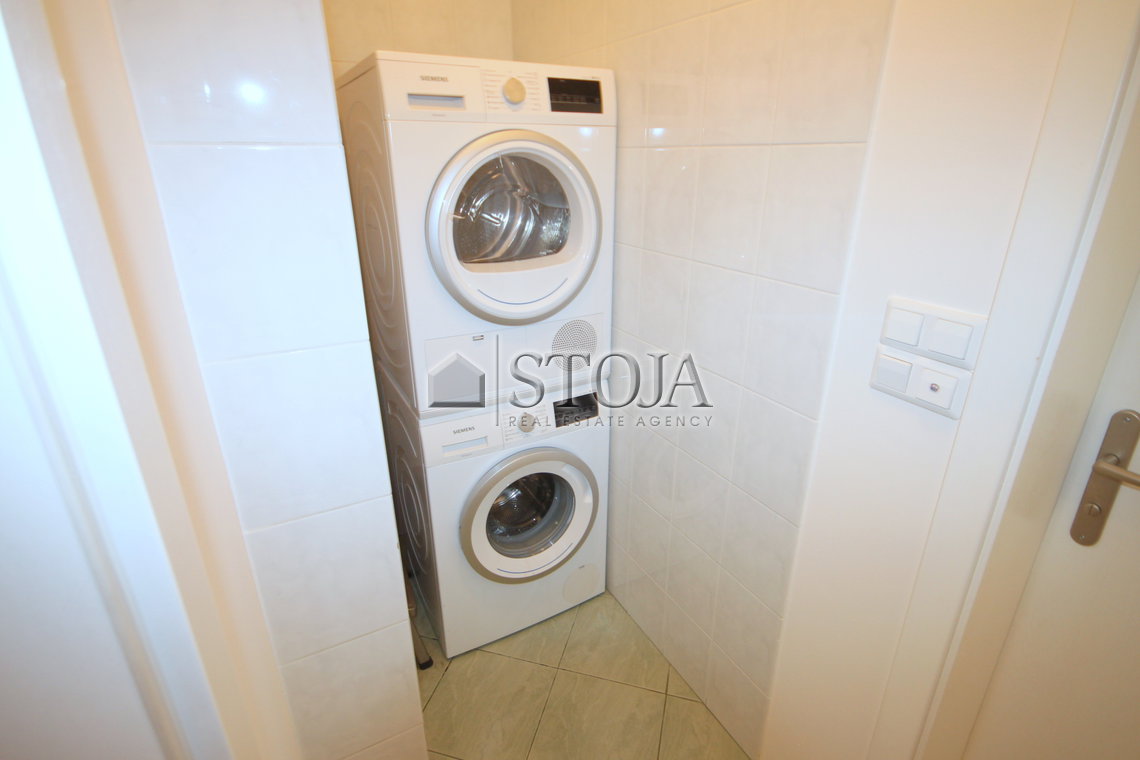 Lokacija: Ljubljana mesto, Center, Center