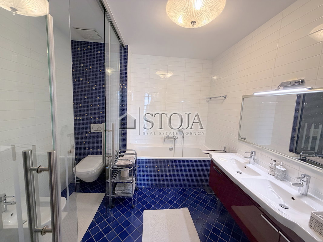 Lokacija: Ljubljana mesto, Center, Center