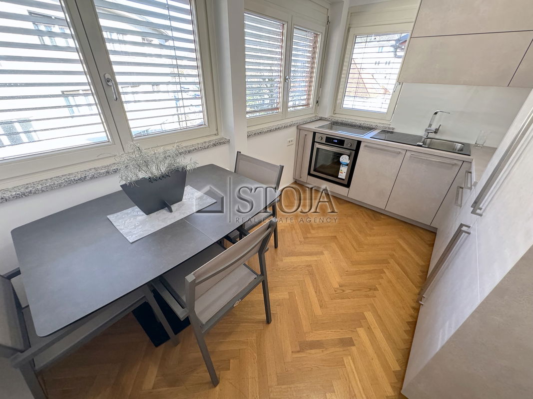 Lokacija: Ljubljana mesto, Center, Prule