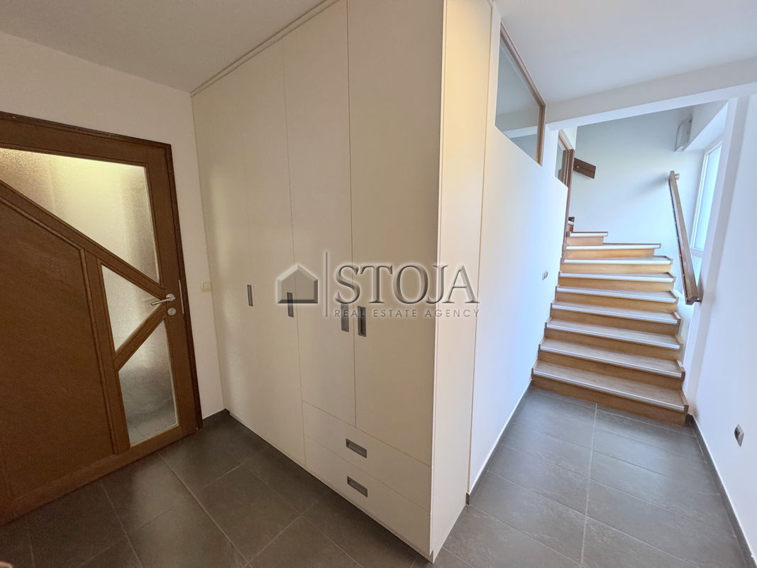 Lokacija: Ljubljana mesto, Vič-Rudnik, Trnovo