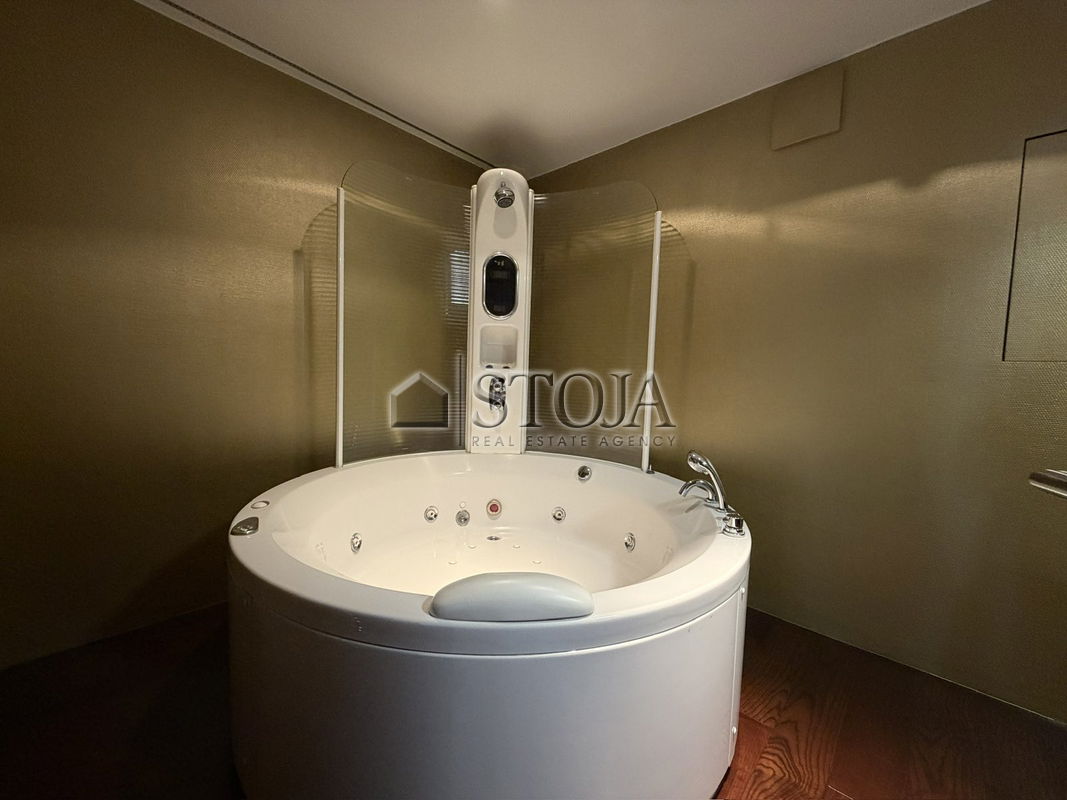 Lokacija: Ljubljana mesto, Center, Center