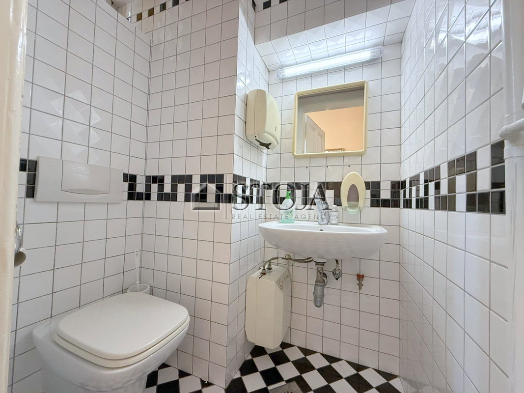 Lokacija: Ljubljana mesto, Center, Center