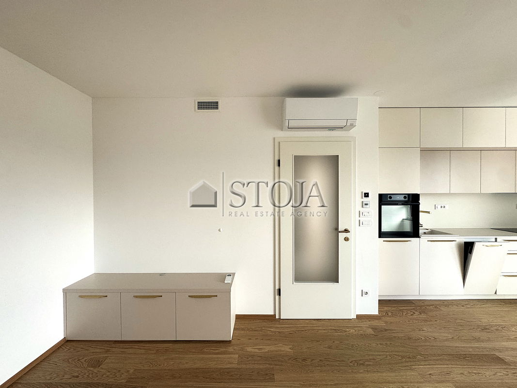 Lokacija: Ljubljana okolica, Vrhnika, Vrhnika