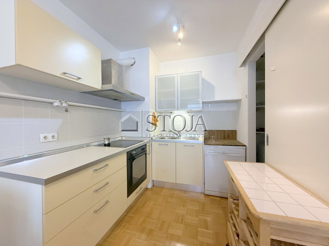 Location: Ljubljana mesto, Center, Center