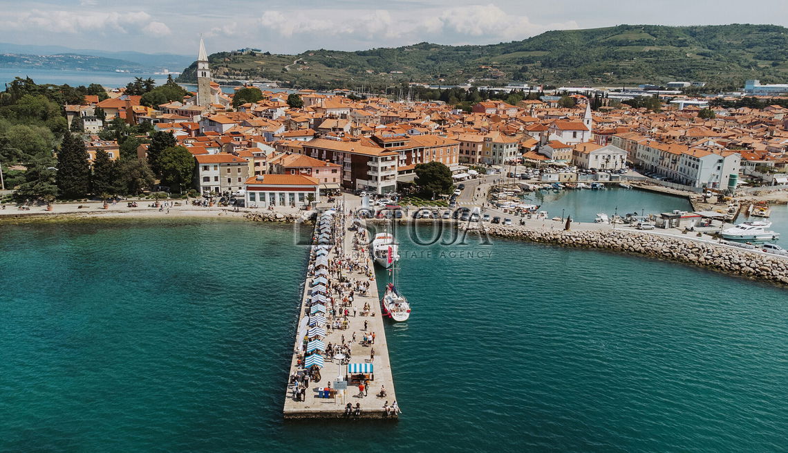Location: Coastal-Karst, Izola, Izola