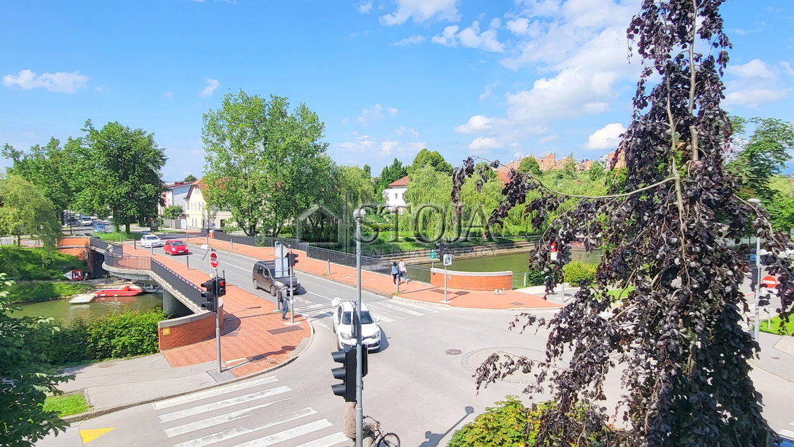 Location: Ljubljana mesto, Center, Center