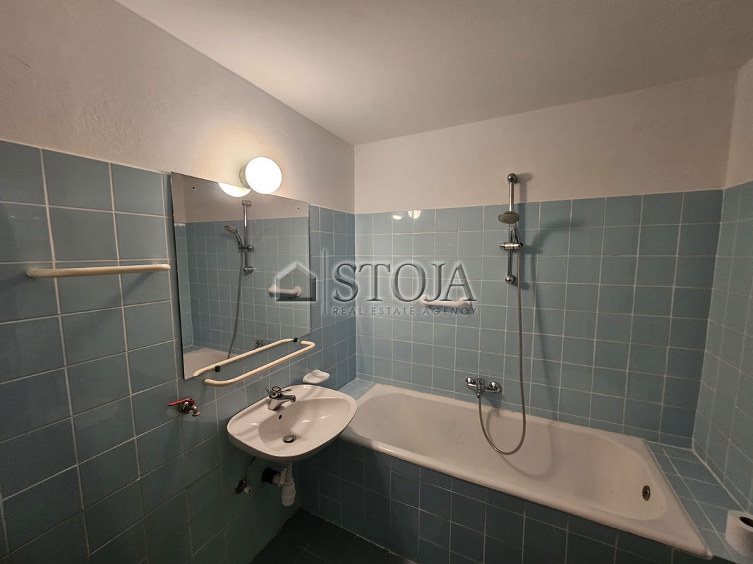 Lokacija: Obalno - kraška, Koper, Semedela