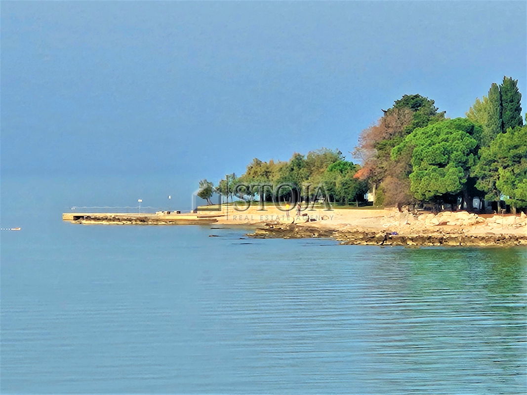 Lokacija: , Zambratija